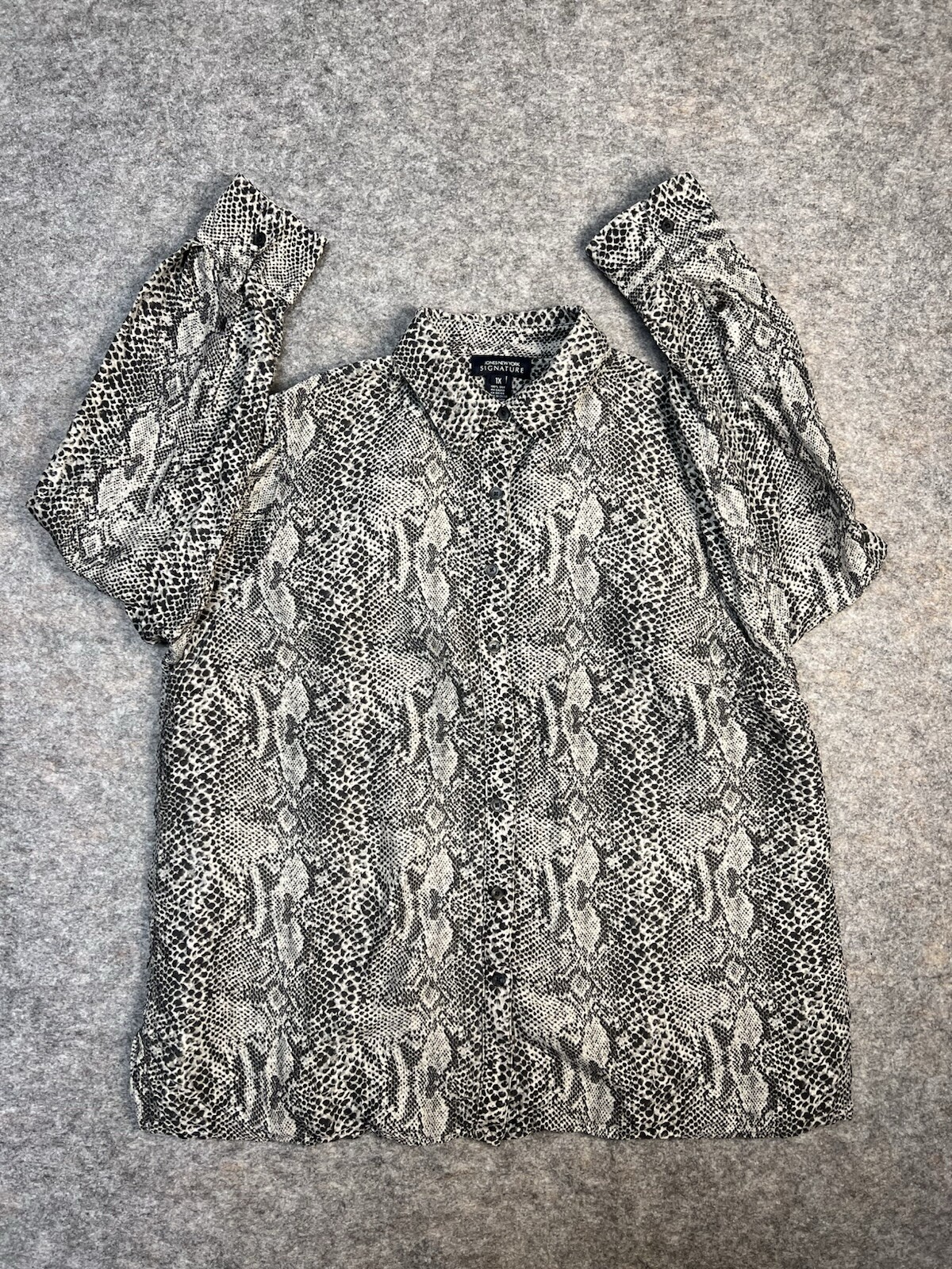 Jones New York 100% Silk Button Up Long Sleeve Blouse Snakeskin Sz 1X Gray