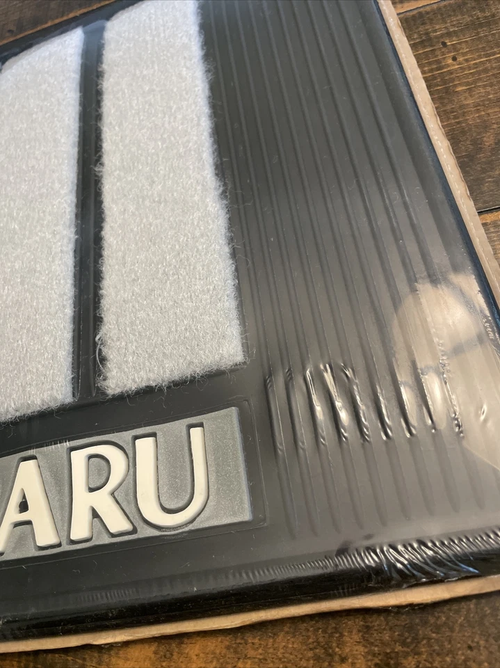 Alfombrillas traseras vintage de plástico color para Subaru negras y plateadas NOS Foto 3 de 4