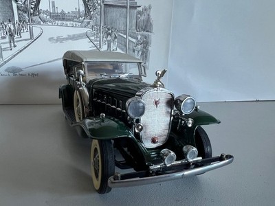 The Danbury Mint Cadillac  V16 4 dr. Sedan 1932  1:24  inkl. OVP