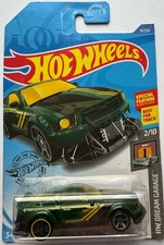 2020 Hot Wheels HW DREAM GARAGE 2/10 2005 Ford Mustang 19/250 (Green)