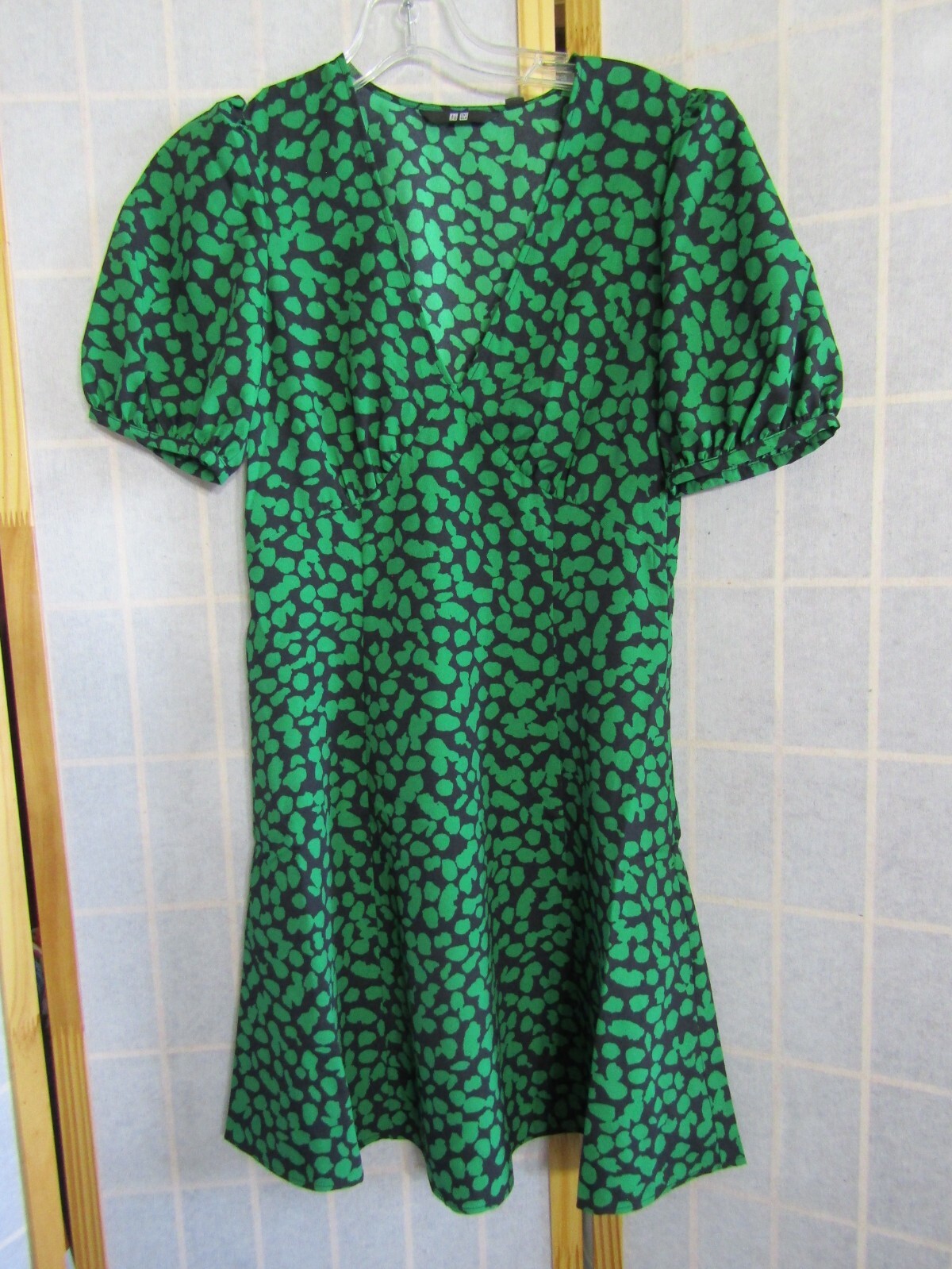 NWT Uniqlo Printed V-Neck Short Sleeve Mini Green/Black Dress Women's Size XXS