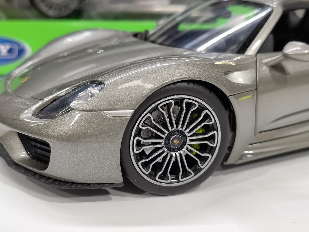 WELLY 1/18 PORSCHE 918 ポルシェ918ミニカー Welly 1/18 for Porsche 918 Spyder Roof Close Diecast Car