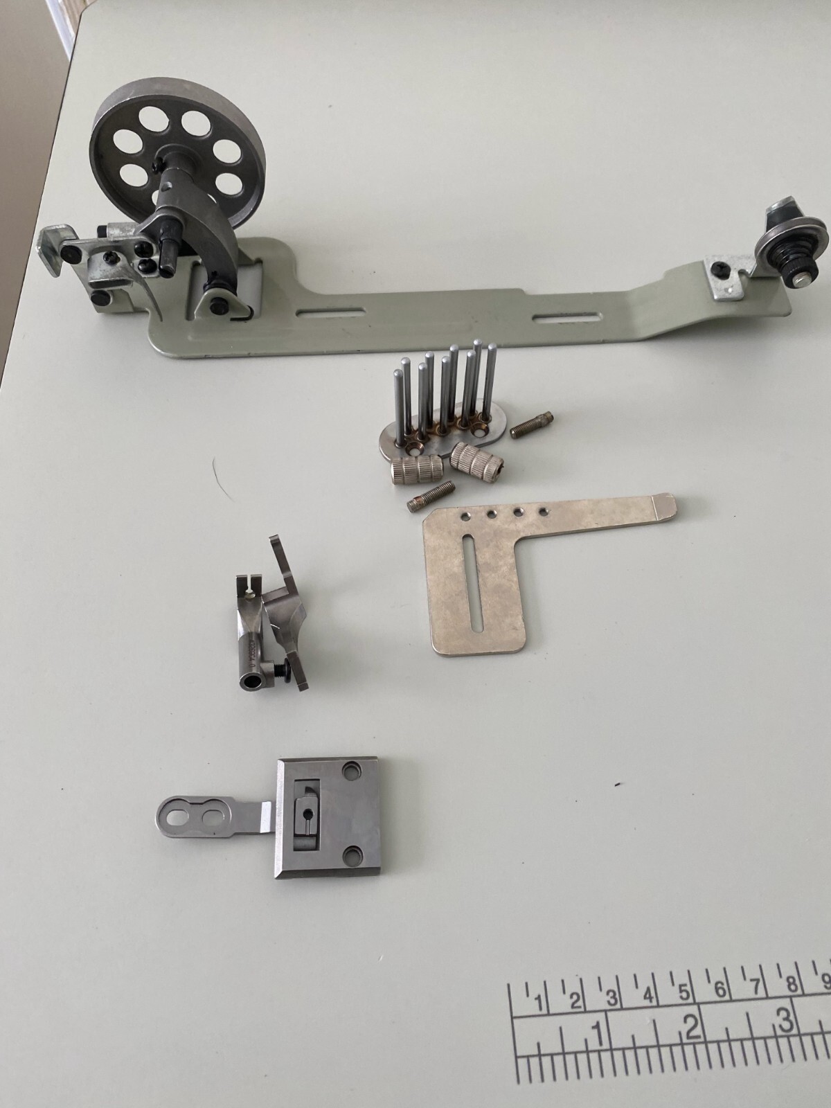 Yamata FY335A Cylinder Arm Industrial Sewing Machine Servomotor Table