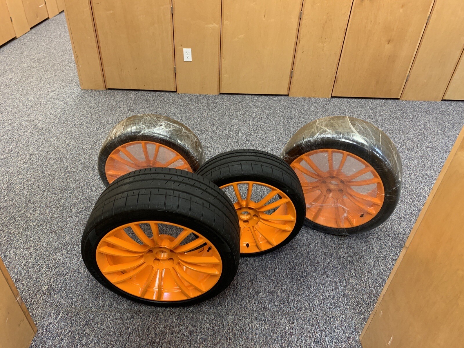 McLaren 2018 570S Coupe, Wheel & Tire Set.