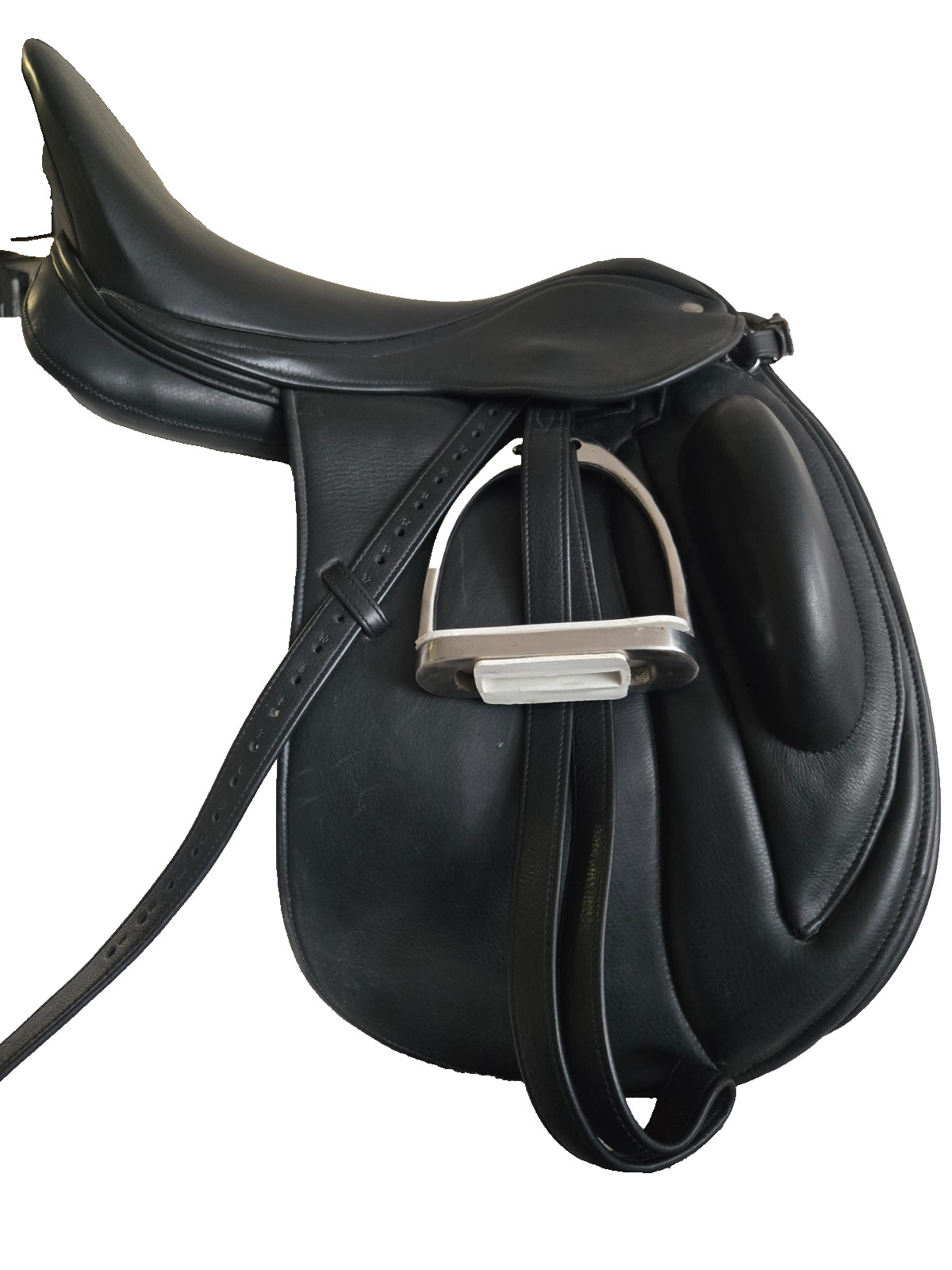 17.5 inch leather monoflap dressage saddle w/fittings & changeable gullet