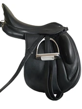 17.5 inch leather monoflap dressage saddle w/fittings & changeable gullet