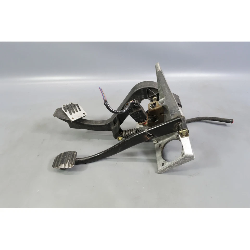 Conjunto de pedal de freno de embrague dañado BMW E36 serie 3 Z3 1997-2000 con resorte OEM Foto 4 de 4