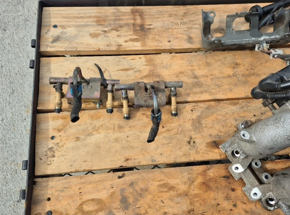 Juego de inyectores de combustible con riel para 06-10 Subaru Forester 2.5 NO TURBO AWD Foto 2 de 3