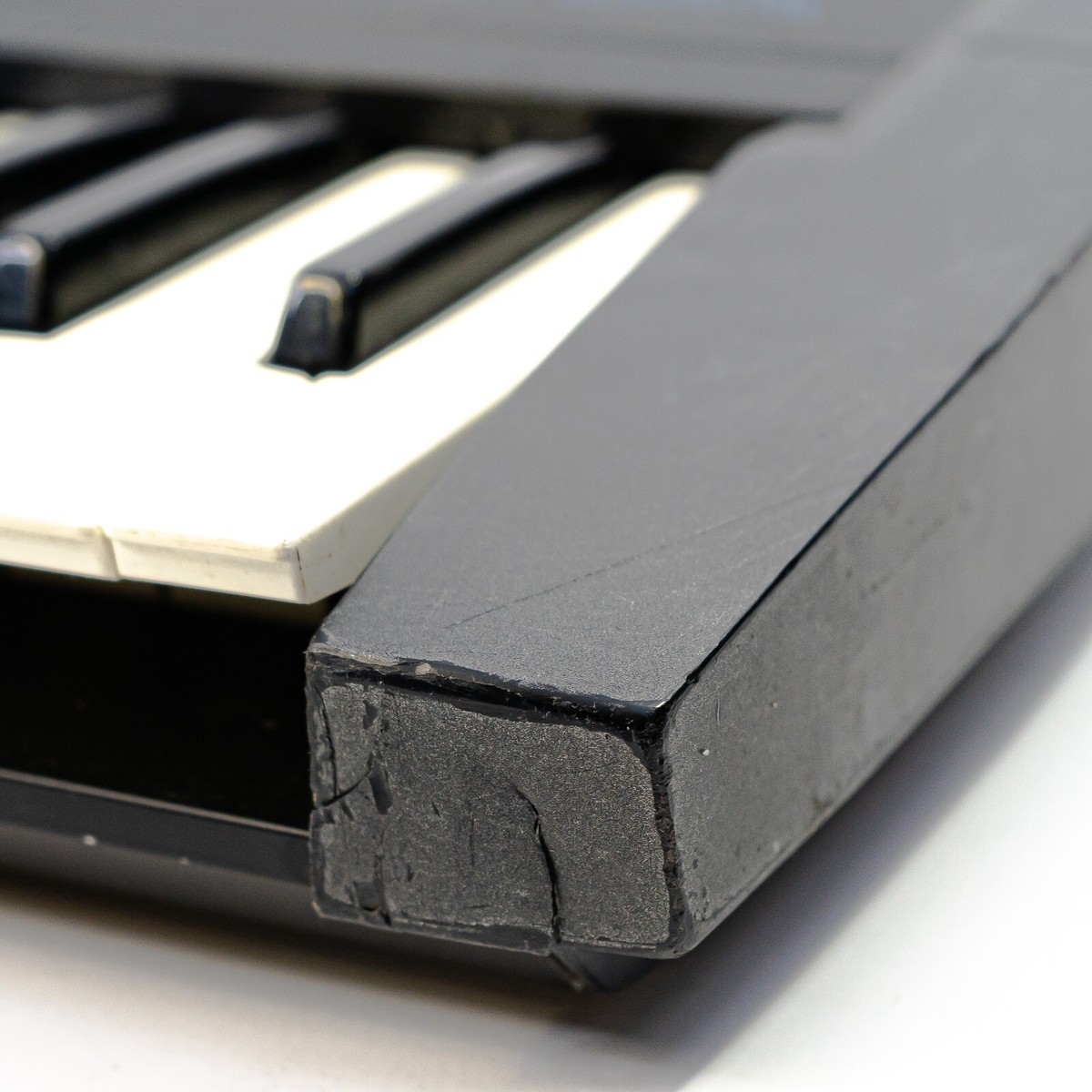 Korg TR76 76-Key Music Workstation Synthesizer Keyboard Korg TR76 76-Key Music Workstation Synthesizer Keyboard