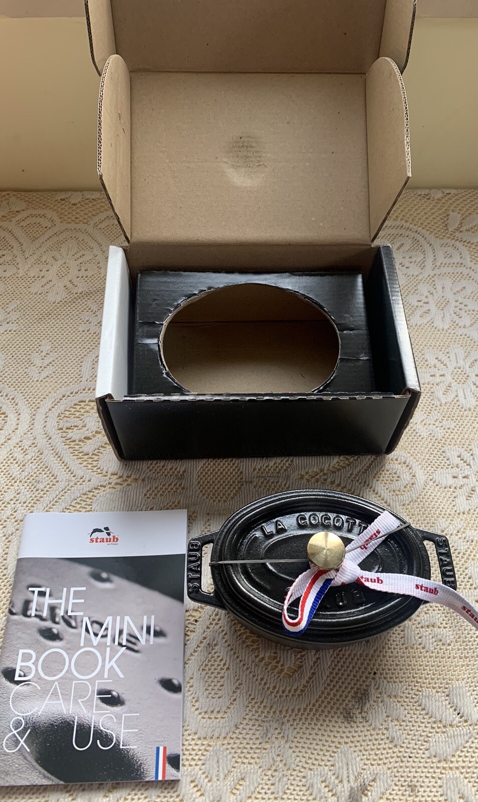 Staub La Cocotte Mini Oval Cast Iron Pie