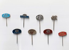 8 vintage dutch badges with Irish setters