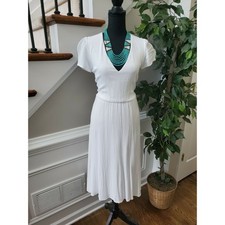 WAYF White 100% Rayon V-Neck Small Knee Length Casual Dress