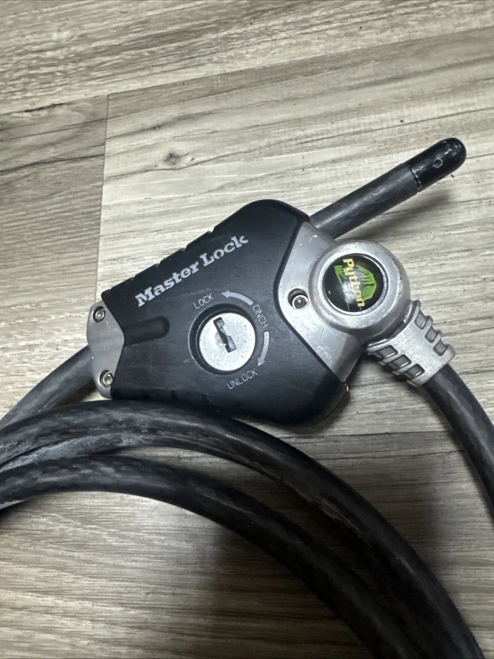Cable de acero recubierto de vinilo pitón Master Lock 8 pies bloqueo ajustable con llave Foto 2 de 2