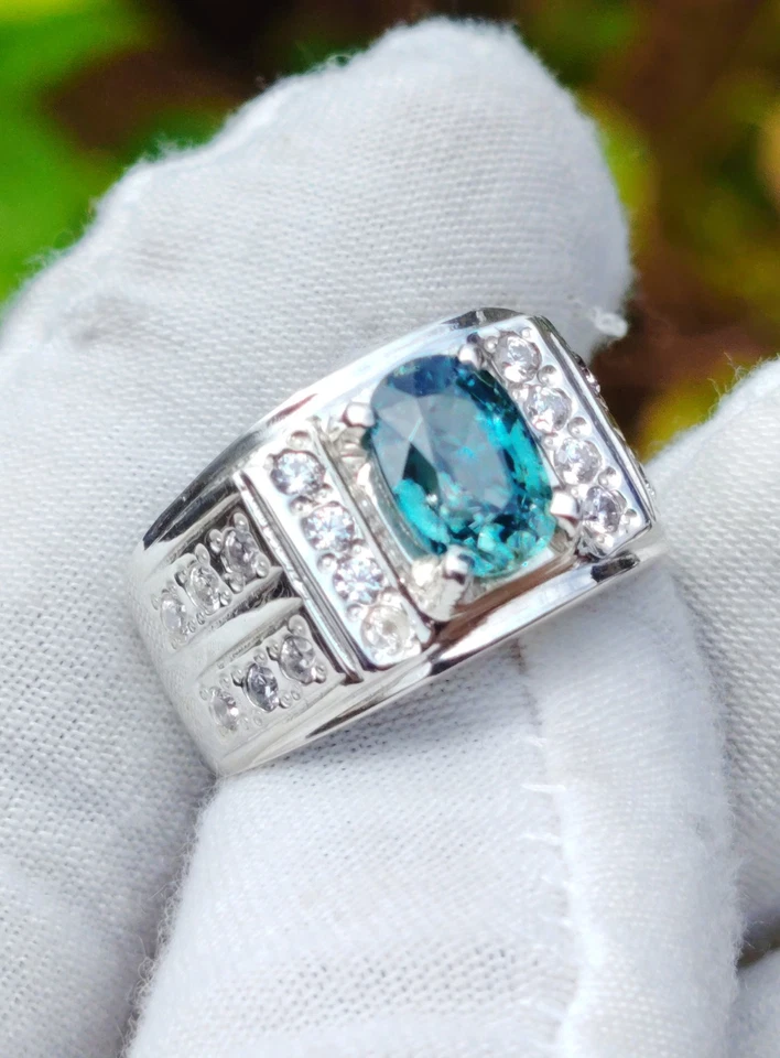 Anillo hecho a mano de plata natural de 2,54 quilates con circón azul de Camboya Foto 3 de 4