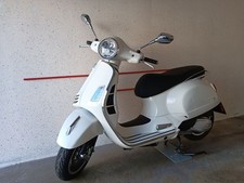 Vespa GTS 300 Super wei&szlig; Motor Roller Piaggio