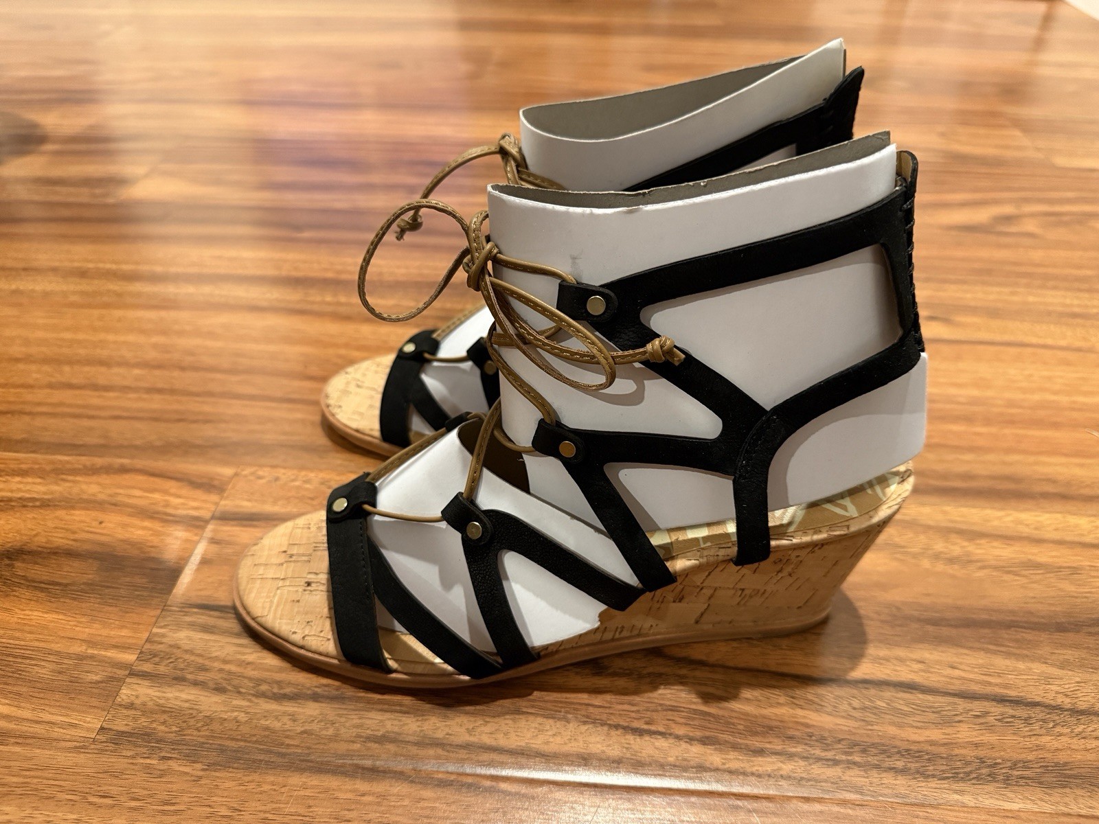 Women’s Brand New Dolce Vita Strappy Wedge Heal Sandals Size 7.5