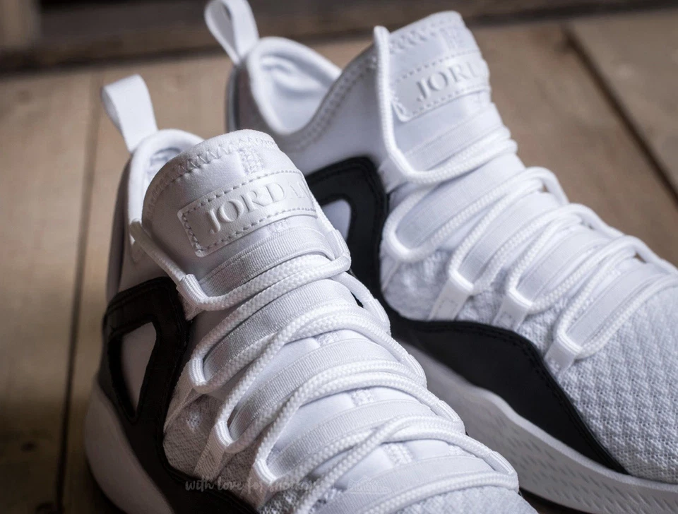 Talla 9.5 - Jordan Formula 23 Blanco Negro Foto 4 de 4