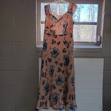 Asos Fit and Flare Dress Womens Size 12 Peach Pleated Floral V-Neck Sleeveless