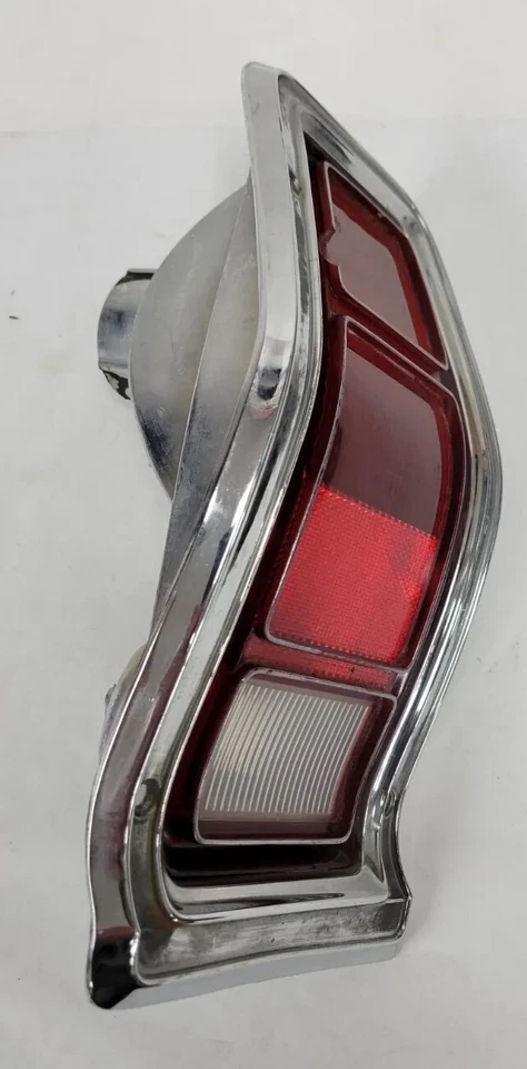 Dodge Aspen Plymouth Volare 1976-80 camioneta de estación luz trasera OEM Mopar Foto 2 de 4
