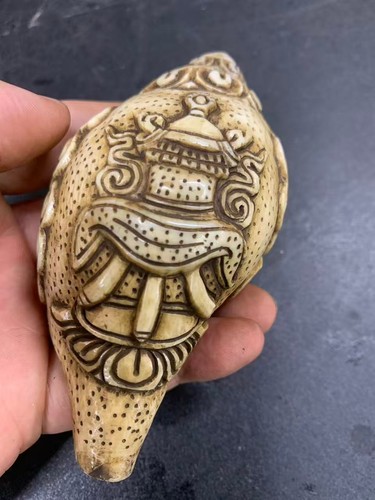 Tibetan Natural Conch Hand Carved *Buddhist Ritual Implement* Statue