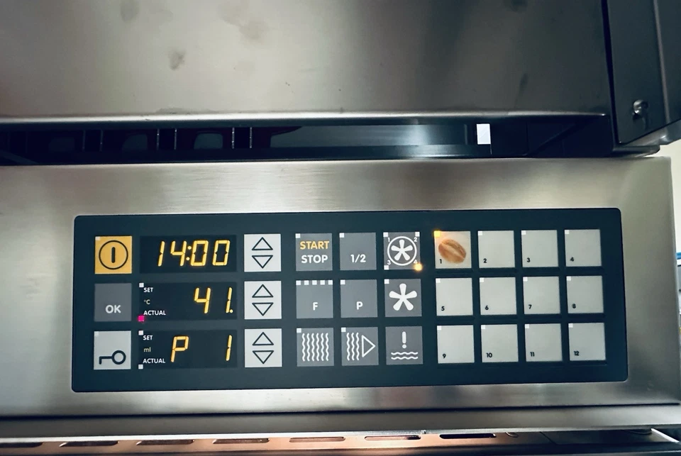 Miwe Econo Backofen 10.0604 Bj.2017 mit Gärschrank (Bj.2013) und Abzughaube - Bild 4 von 4