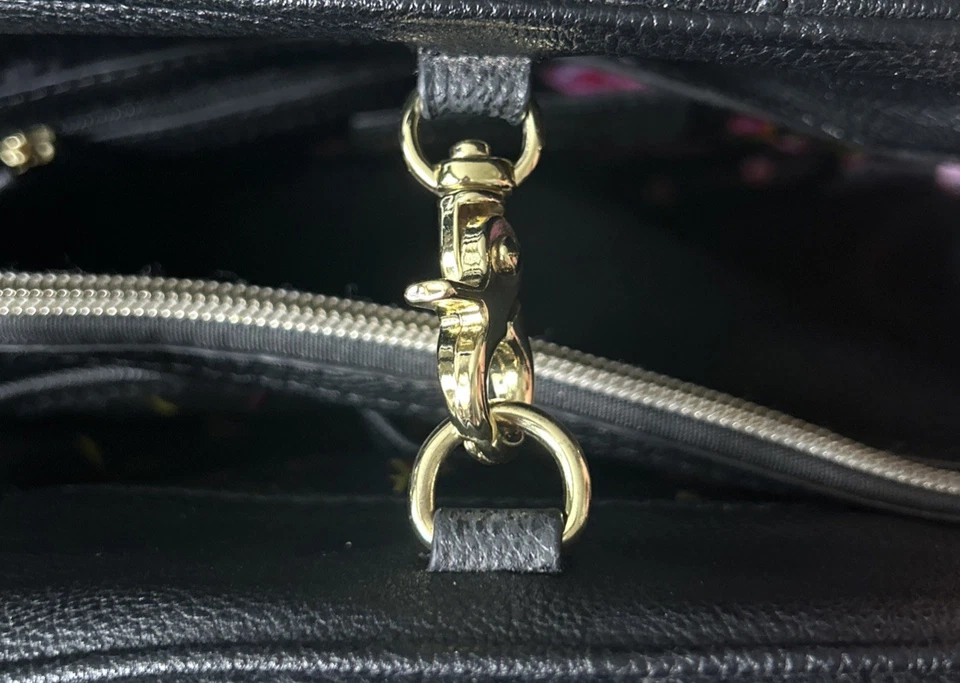 Bolso de Hombro Betsey Johnson Corazones Acolchado Negro Blanco Rosa Pom Pom Cadena Dorada Foto 4 de 4