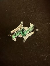 Toller Silberring mit Steinen aus synthetisch...