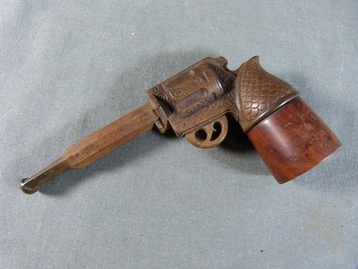 Pfeife in Form eines Revolvers, Heidekamin Ebonitstab Saint-Claude