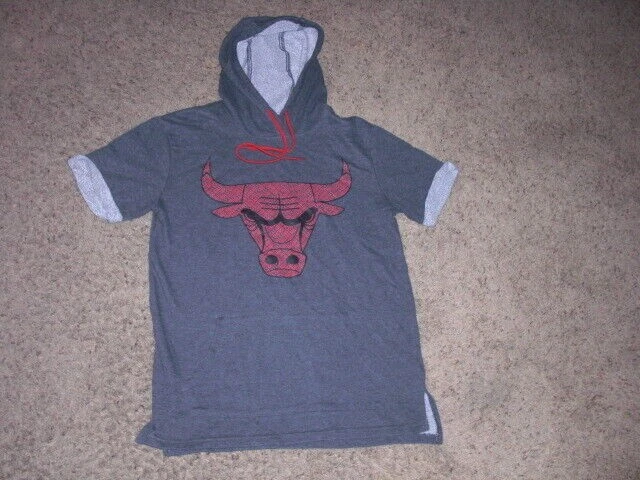 Chicago bulls short store sleeve hoodie