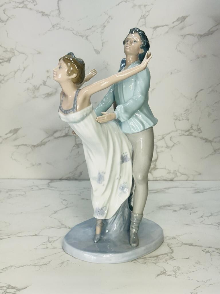 NAO LLADRO figurine Dancing on a Cloud Ballet Couple Man