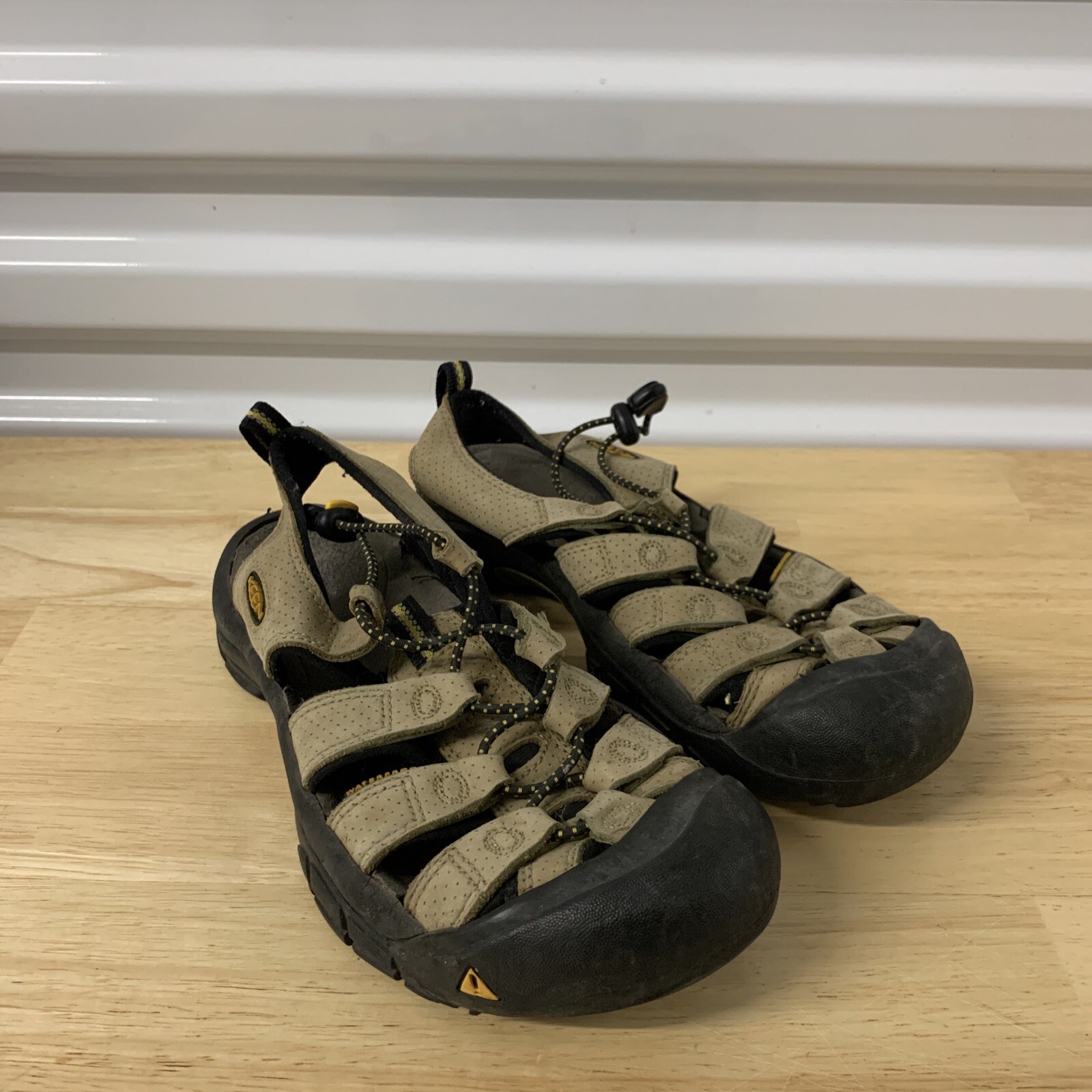 Sandali sportivi da esterno marroni Keen Newport H2 taglia 7 in pelle impermeabili