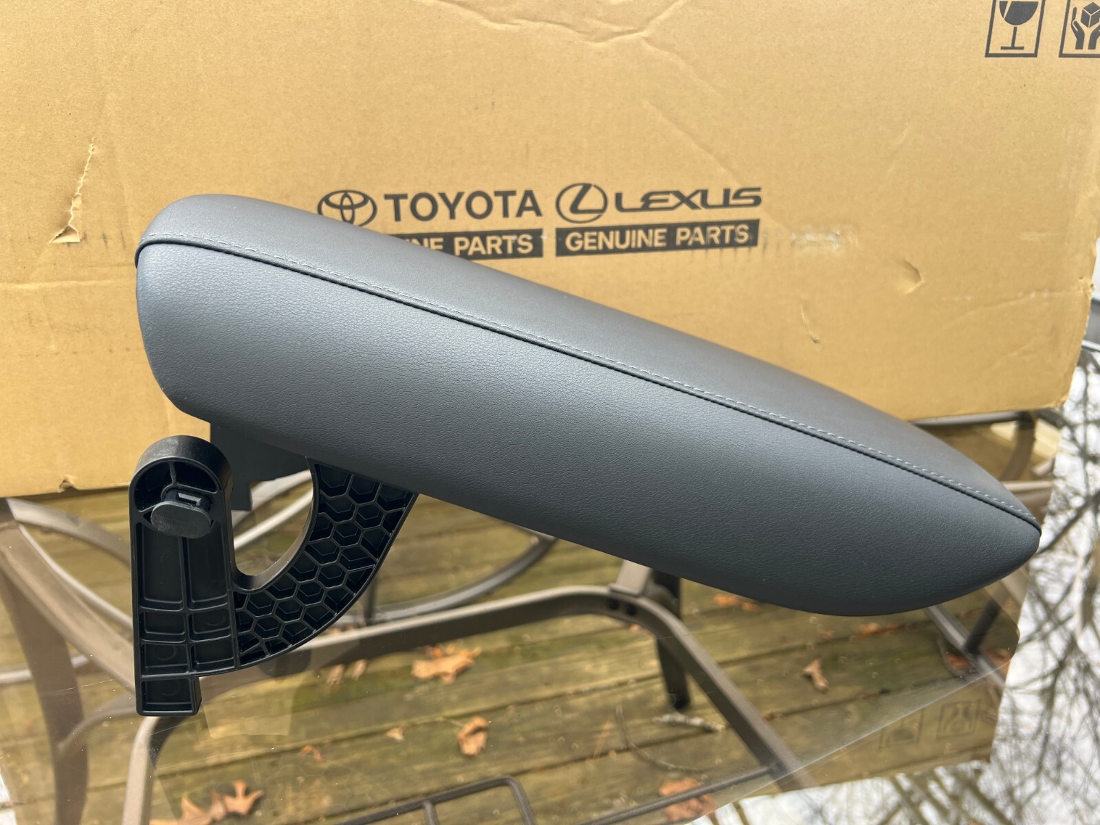 20212023 Toyota Venza Center Console Armrest Lid Cover Pins Not Retracting eBay