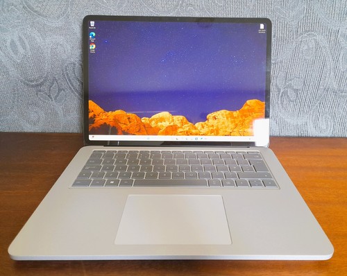 Microsoft Surface Laptop Studio Core I7 RTX 3050Ti 32GB RAM 1TB SSD Win 11 Pro