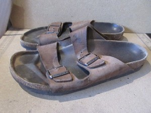 Gently Used Birkenstock Arizona 2-strap sandals, L 11, M 9, EU 42 - (P573)