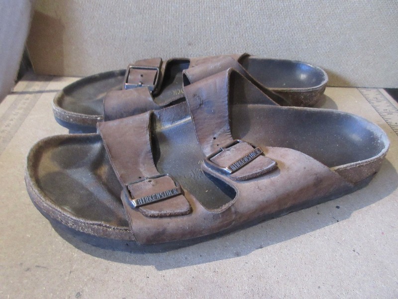 Gently Used Birkenstock Arizona 2-strap sandals, L 11, M 9, EU 42 - (P573)