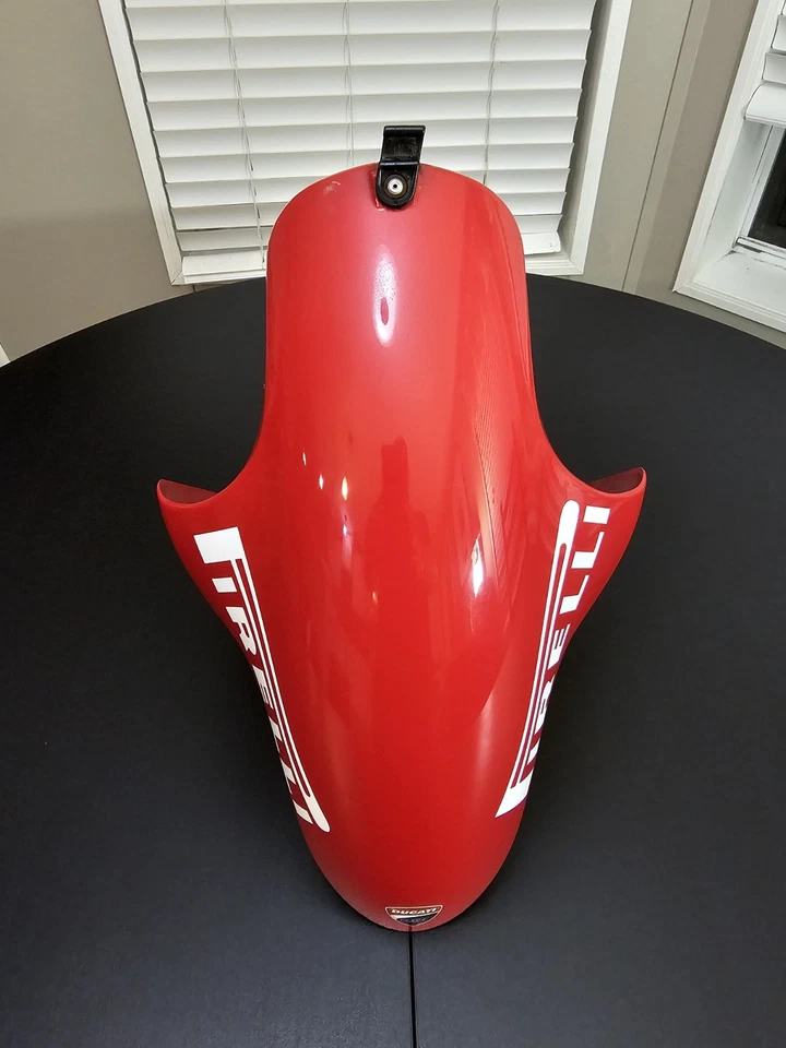 Cubierta de rueda de guardabarros delantero OEM 2008-2013 Ducati Evo 848. Foto 2 de 4