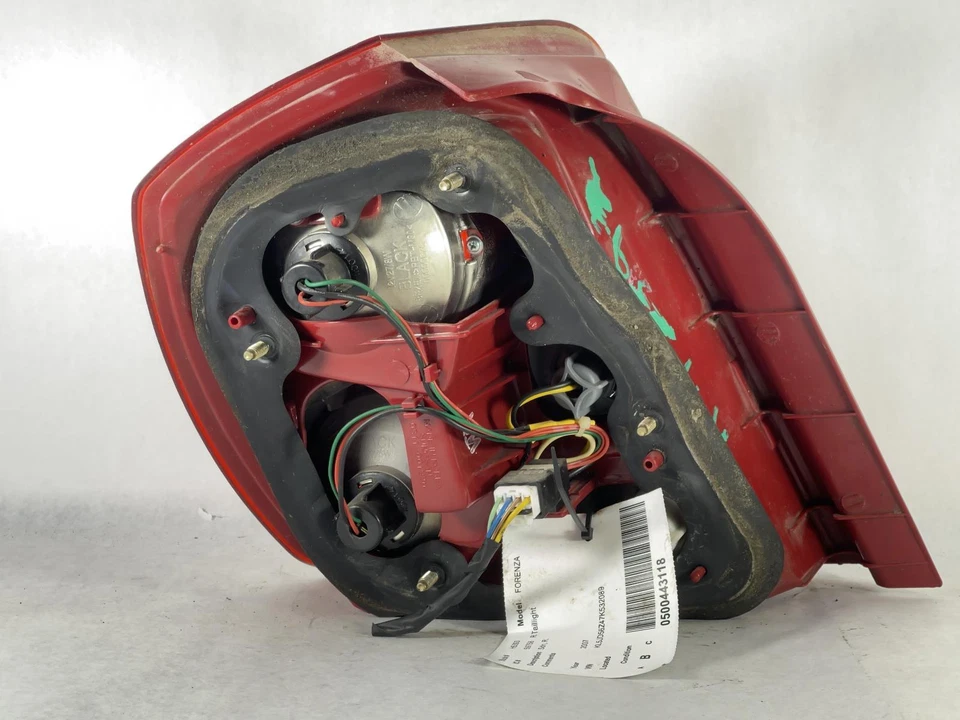 Conjunto de luz trasera derecha usado se adapta a: Suzuki Forenza 2007 grado B derecho Foto 2 de 4