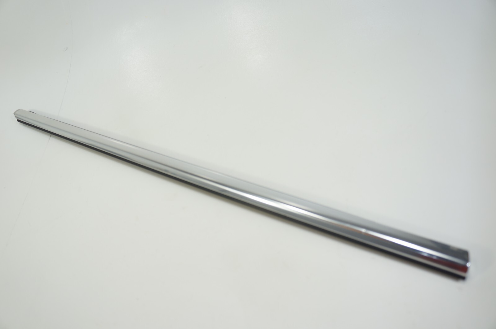 2014-2019 Maserati Ghibli front passenger right side door exterior trim chrome