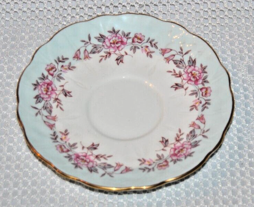Beautiful Vintage, Aynsley, Light Blue Glaze & Roses, Bone China Teacup & Saucer - Picture 5 of 6