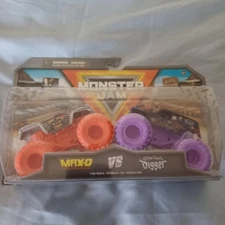 Spin Master Monster Jam Monster Trucks 1/64 Diecast MAX-D VS SUN-UVA DIGGER