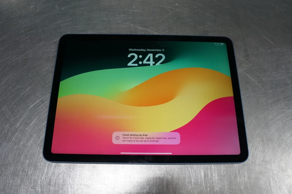 WiFi Only Apple iPad Air 5th Gen 64GB 18.6.2 Blue MM9E3LL/A