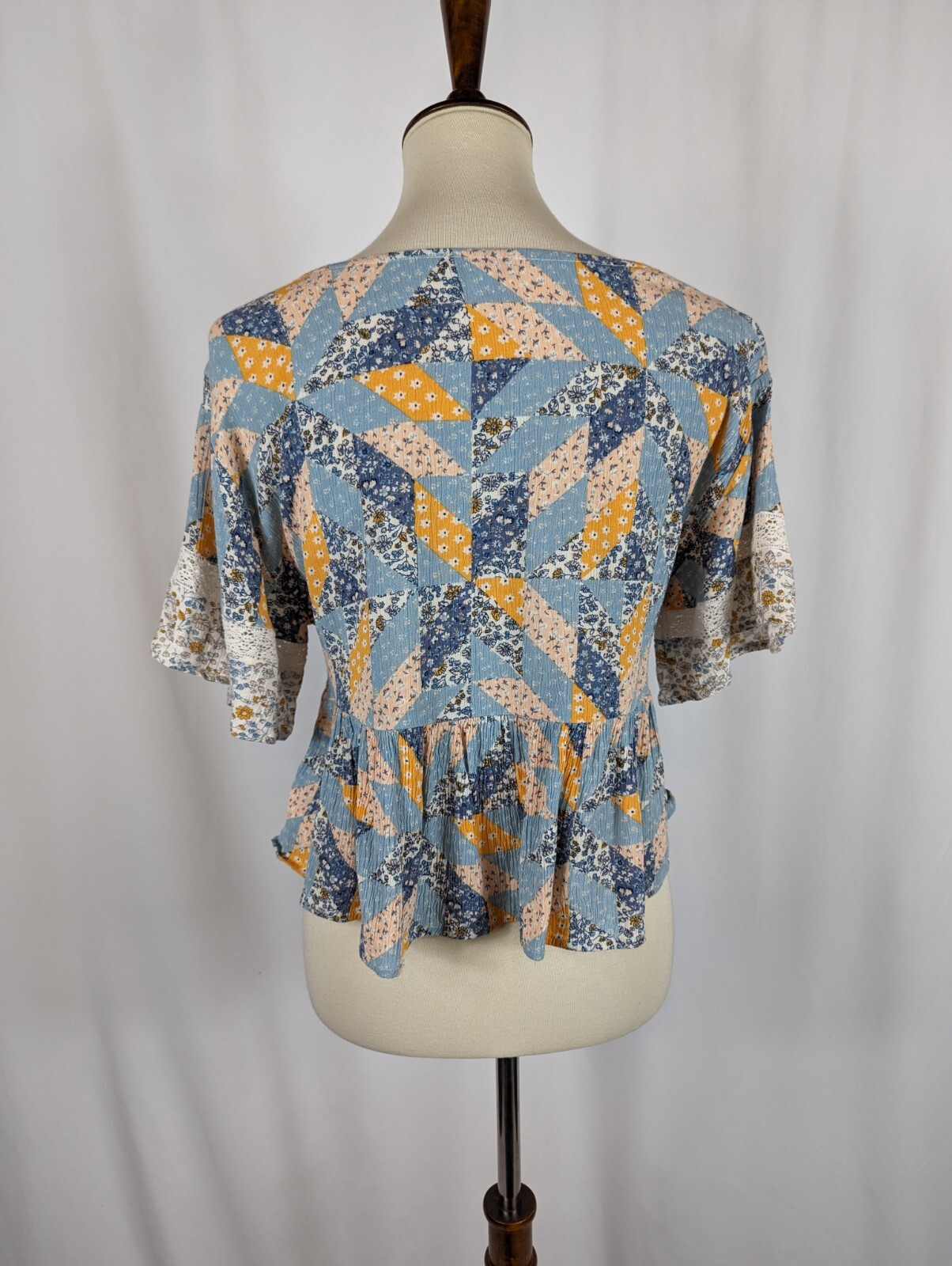 American Eagle Patchwork Cropped Floral Short Sle… - image 3