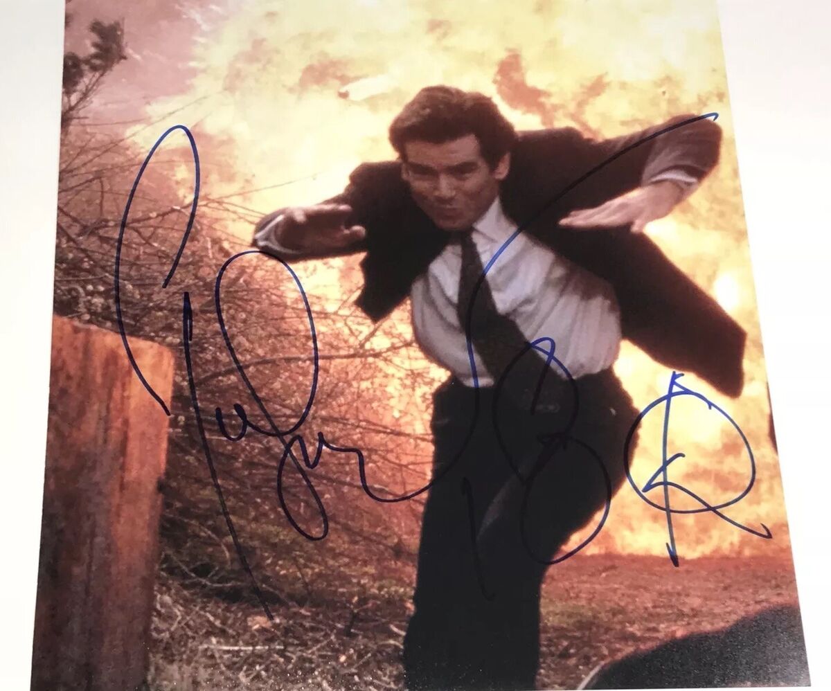 PIERCE BROSNAN SIGNED AUTOGRAPH 11x14 PHOTO - JAMES BOND 007, GOLDENEYE,  BECKETT