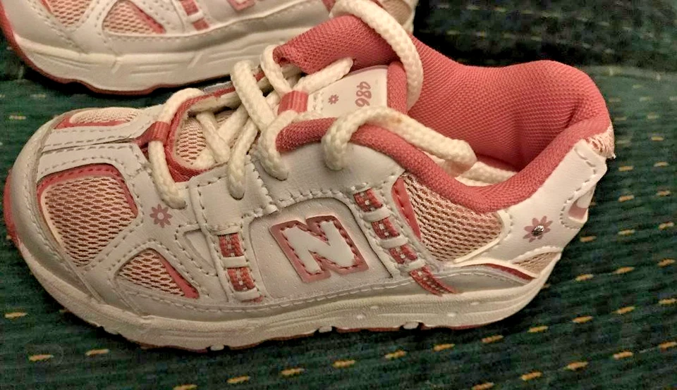 Niñas Tenis Cuero Corbata Blanco y Rosa New Balance Niñas Pequeñas Talla 7 1/2 M Foto 4 de 4