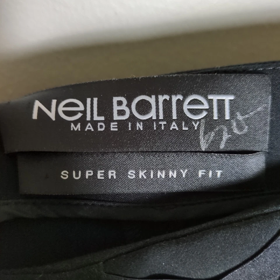 Pantalones al tobillo NEIL BARRETT negros cruzados frente súper ajustados para mujer IT 40 Foto 4 de 4