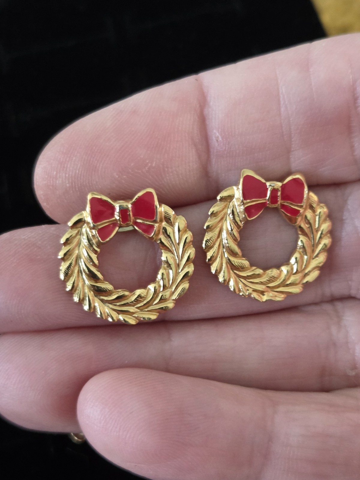 Vintage Avon Bow Wreath Earrings Post Earrings Gold Tone CHRISTMAS Holiday