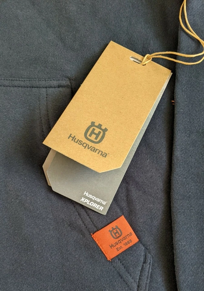 Husqvarna SPÅR (schwedisch für "Trail") marineblauer Pullover Hoodie Größe Herren Medium neu mit Etikett - Bild 3 von 4