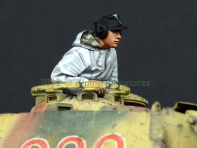 Alpine Miniatures 35131  1/35  German Panther Commander #2