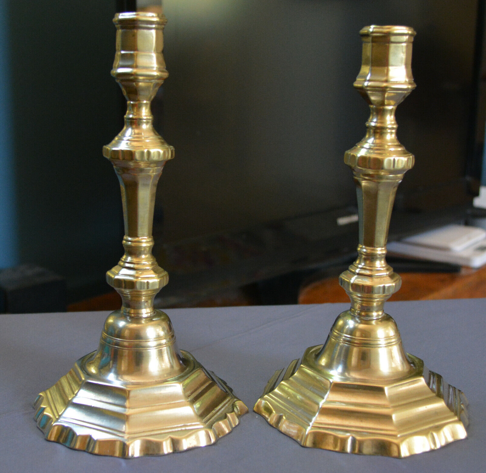 FINE PAIR EARLY 18TH C FRENCH SILVERED BRASS SCALLOPED BASE CANDLESTICK C 1700  