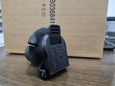 GM TRAILER TOW RECEPTACLE 12191503- NEW IN THE BOX-FREE SHIPPING